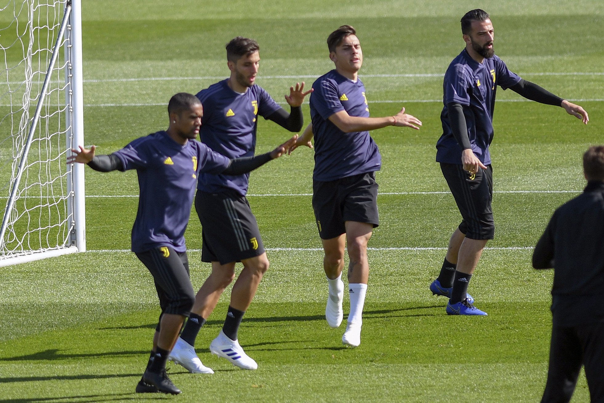 窗口期新疆广汇备战欧冠，完成体检细节曝光，管理层满意，医务组通报恢复的简单介绍