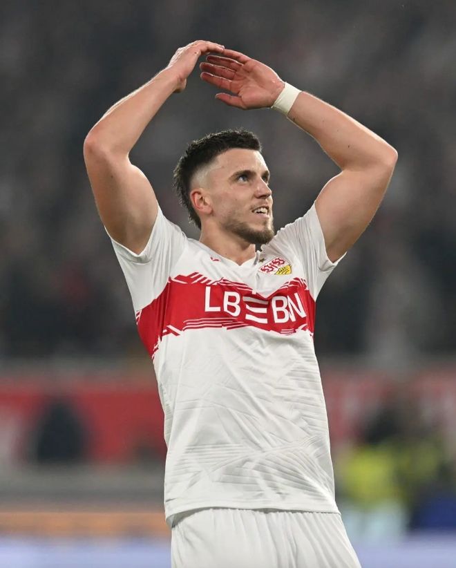 爱游戏中国官网-转折点！法兰克福主帅复盘，西甲今夜攻防权衡，压力陡增，临场指挥获称赞(德甲联赛盘路特点和投注策略第十五章解析)